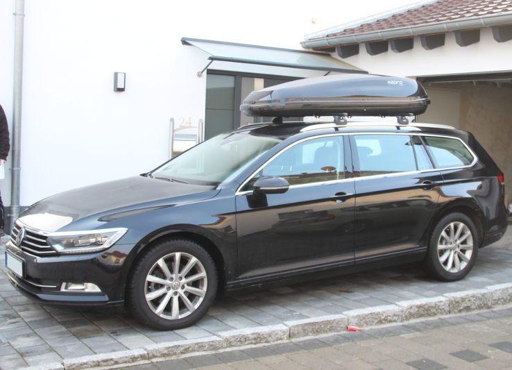 Bellheim: Dachbox auf einem VW Passat Kombi