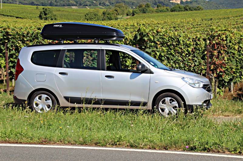 Dachbox 430 Liter auf einem Dacia Lodgy Van, bei uns mieten in Edenkoben