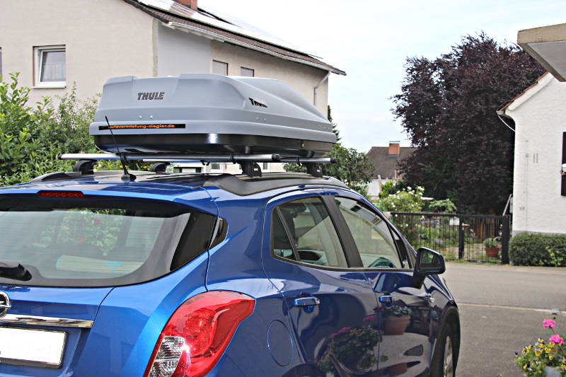 Eine Dachbox von THULE auf einem Opel Mokka, bei uns in der Vermietung z.B. in Herxheim