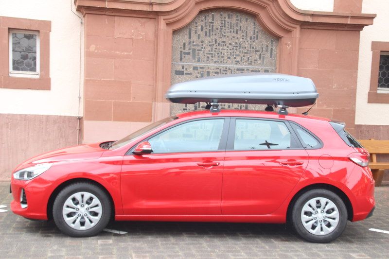 Landau: Dachbox der Marke HAPRO mit 430 Liter Volumen auf einem Hyundai i30