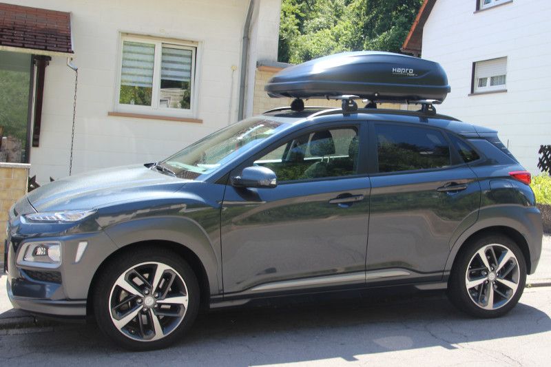 Annweiler: Dachbox mit 370 Litern Fassungsvermögen auf einem Hyundai Kona
