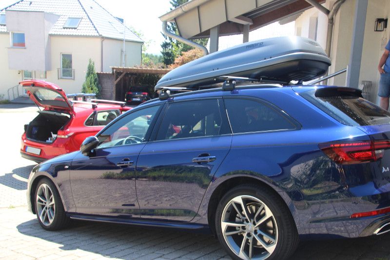 Siebeldingen: Dachbox mit 430 Litern Volumen auf einem Audi A4 Avant Kombi