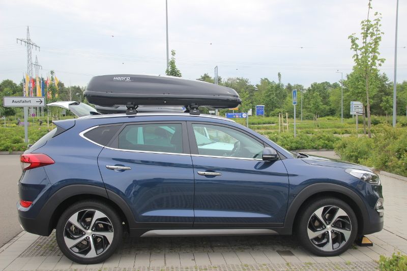Dachbox von Hapro mit einem Volumen von 430 Litern montiert auf einem Hyundai Tucson