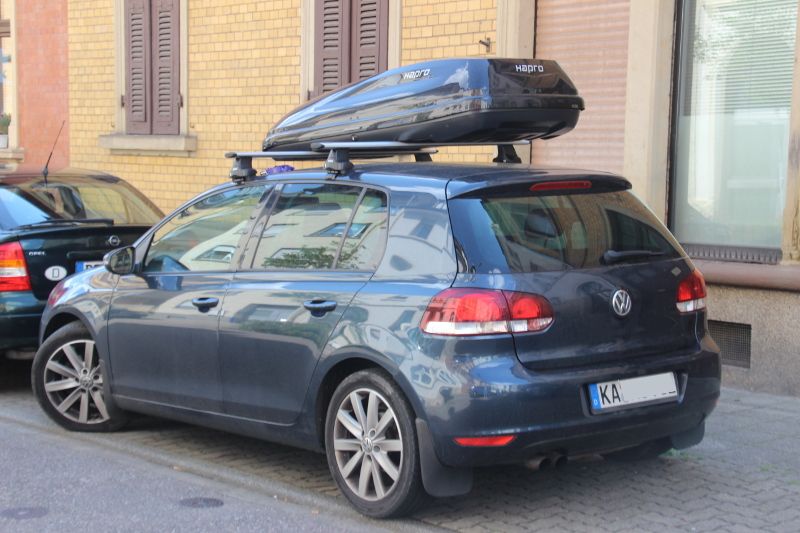 Dachbox auf einem VW Golf in Landau