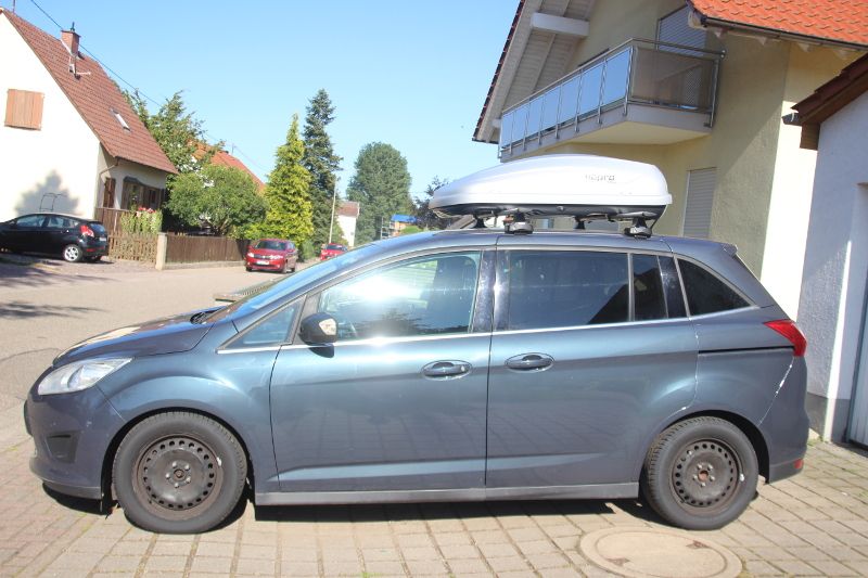 Dachbox auf einem Ford Grand C-Max in Siebeldingen