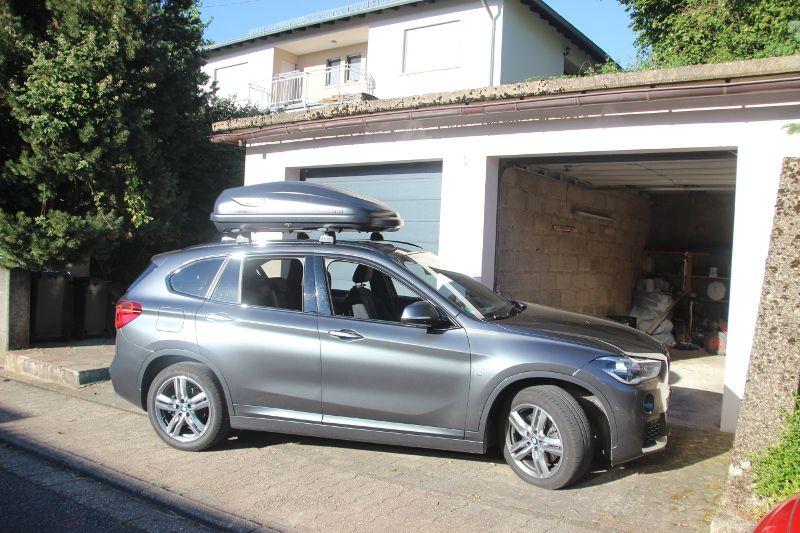 Dachbox auf einem BMW X1 in Freisbach