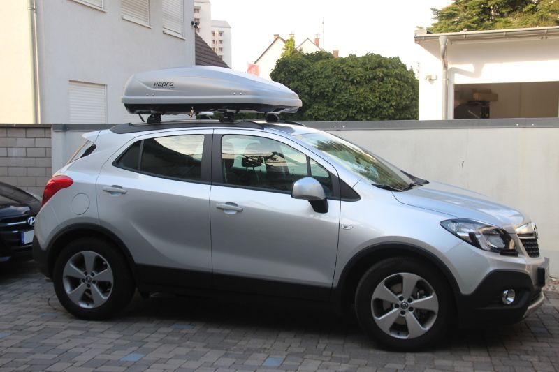 Freisbach: Dachbox von HAPRO mit 370 Liter Volumen auf einem Opel Mokka