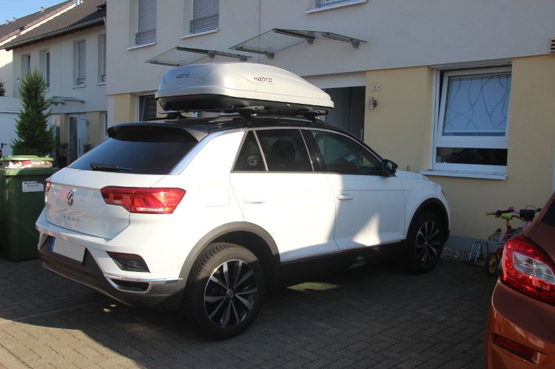 Landau: Dachbox 370 Liter auf einem VW T-Roc