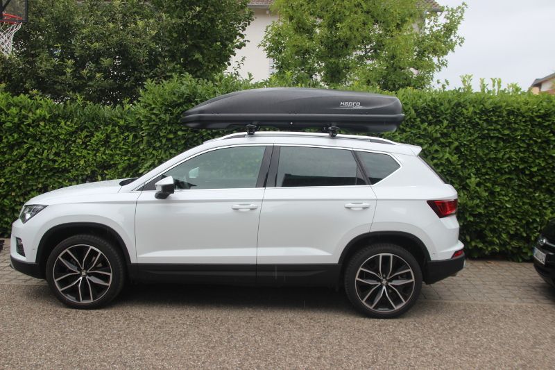 Landau: Dachbox 600 Liter auf einem Seat Ateca