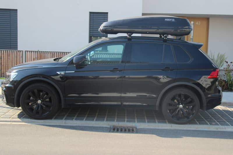 Eine Dachbox mit 430 Liter Volumen auf einem VW Tiguan bei uns in Freisbach