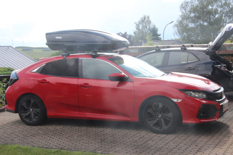 Dachbox mit 400 Liter Volumen von THULE auf einem Honda Civic