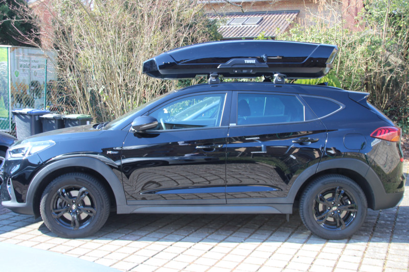 Dachbox mit 630 Liter Volumen von THULE auf einem Hyundai Tucson