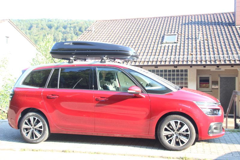 Annweiler: Dachbox auf einem Citroen Grand Picasso